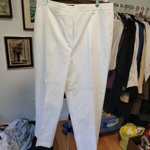 Burberry White Golf Pants Size 10-Straight leg cropped